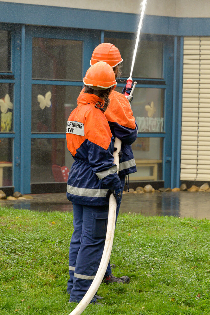 Jugendfeuerwehr bei der Gruppenübung.