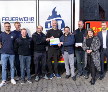 Der Feuerwehr Mogendorf wird von der Unfallkasse RLP der Preis verliehen.
